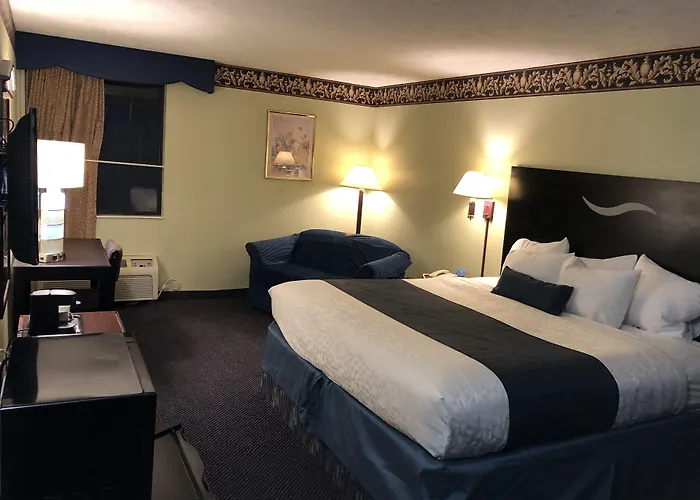 Days Inn & Suites By Wyndham Youngstown / Girard Ohio