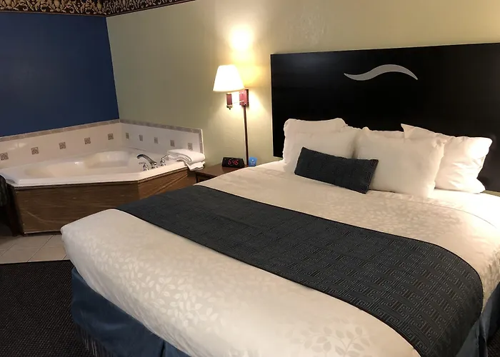 Days Inn & Suites By Wyndham Youngstown / Girard Ohio
